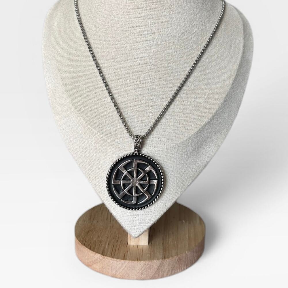 Men’s Vintage Round Pendant Necklace